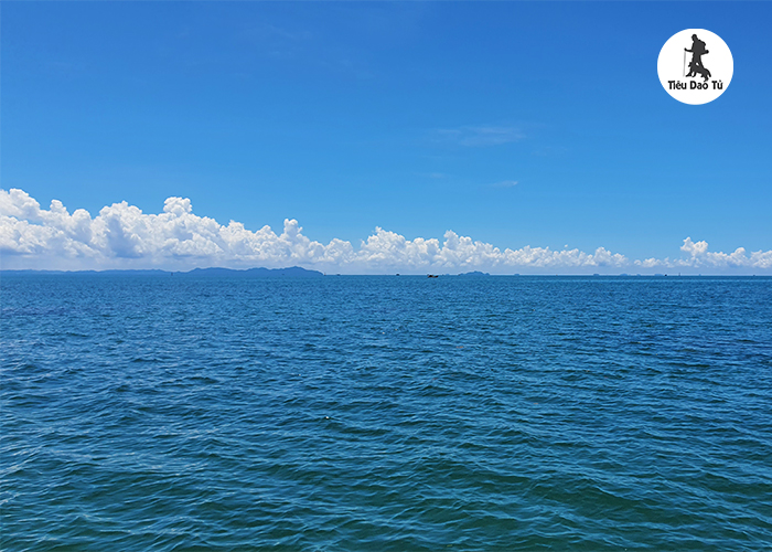 Phía xa xa là biển Kampot của Campuchia