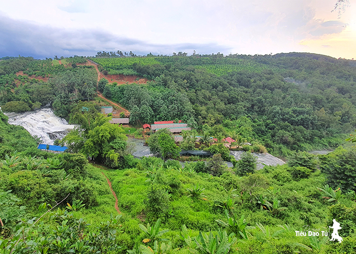 Thác Đắk Sin trải dài đến tận 3km