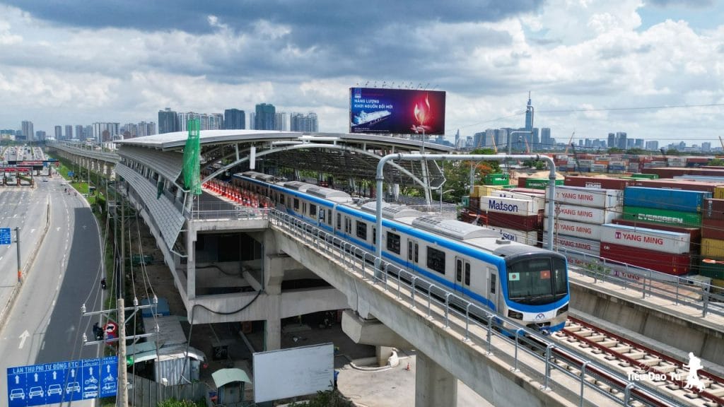 Mê Mẩn Phố Cổ Từ Khí Khẩu Trùng Khánh: Nét Đẹp Cổ Kính & Bình Yên 3 Du khách có thể di chuyển đến phố cổ Từ Khí Khẩu thuận tiện bằng tàu điện