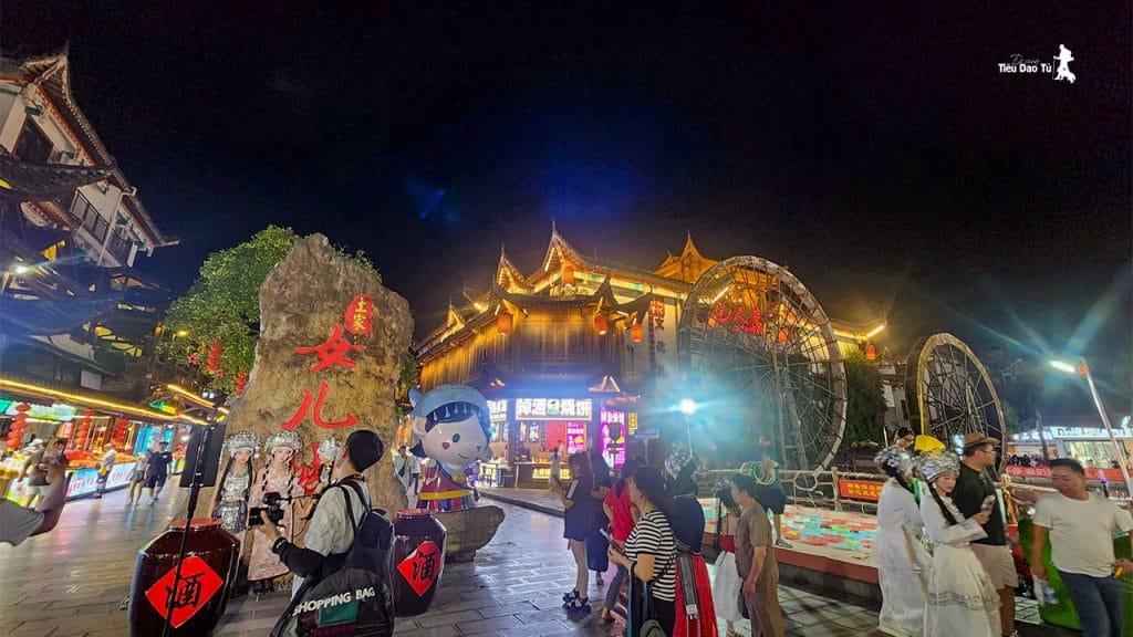 Cùng khám phá 1 vòng quanh cổ trấn Nữ Nhi Thành để thưởng ngoạn vẻ đẹp cổ kính nhưng không kém phần sầm uất 